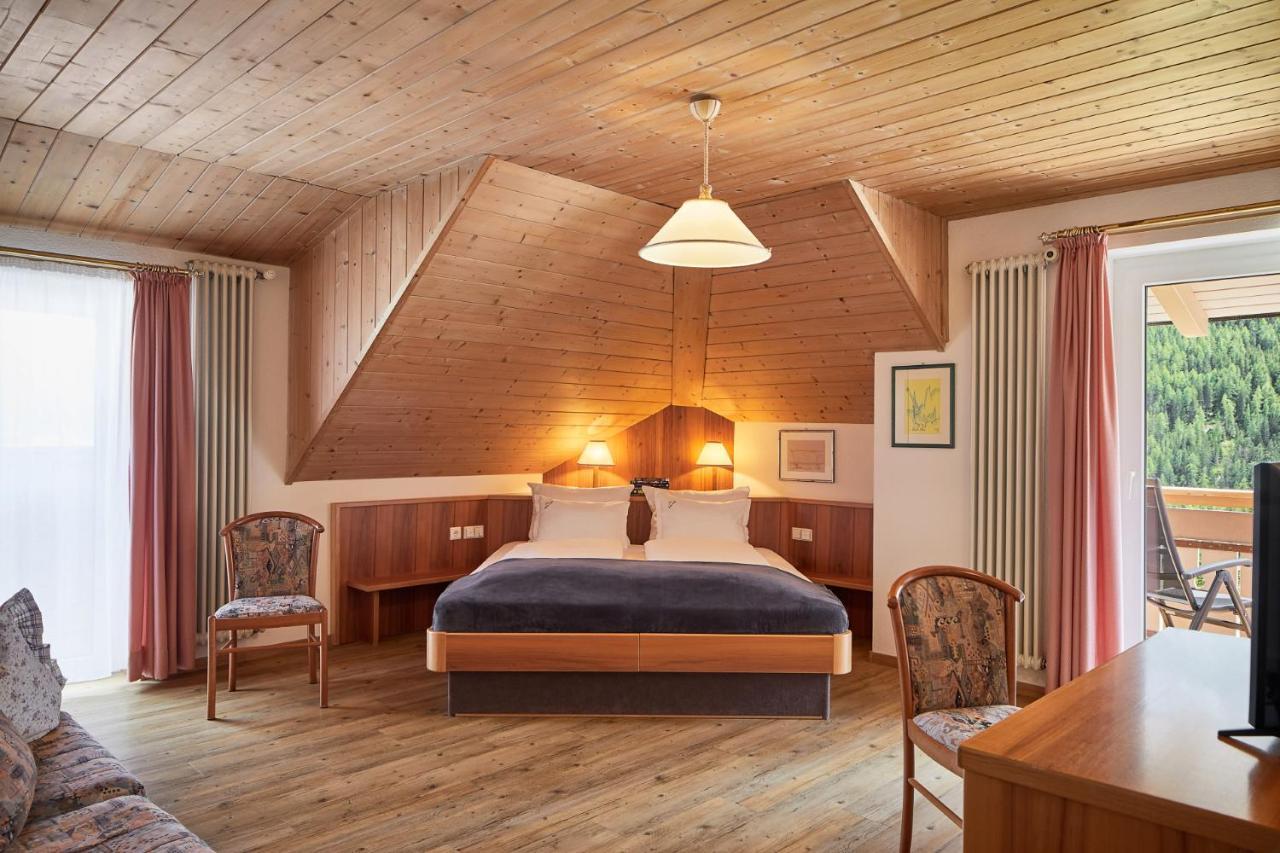Doppelzimmer mit Balkon